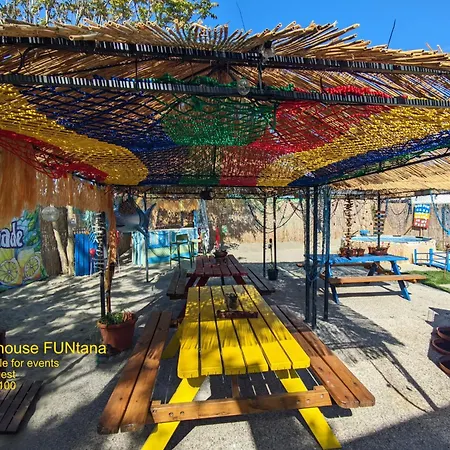 Fontana Wild West Apartment *